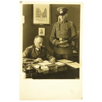 A principios de la Wehrmacht Hauptman al servicio en la sede con Der Spiess. Espenlaub militaria